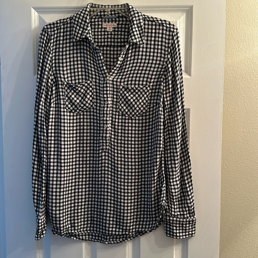 Black and white flannel checkered shirt from Target. Size small.